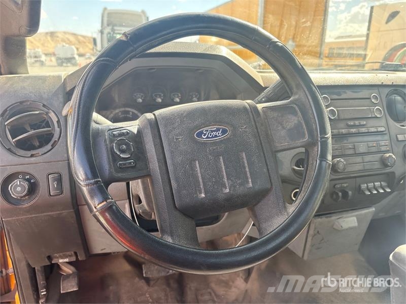 Ford F-550 XL 4x2 Cab and Chassis Cabins and interior