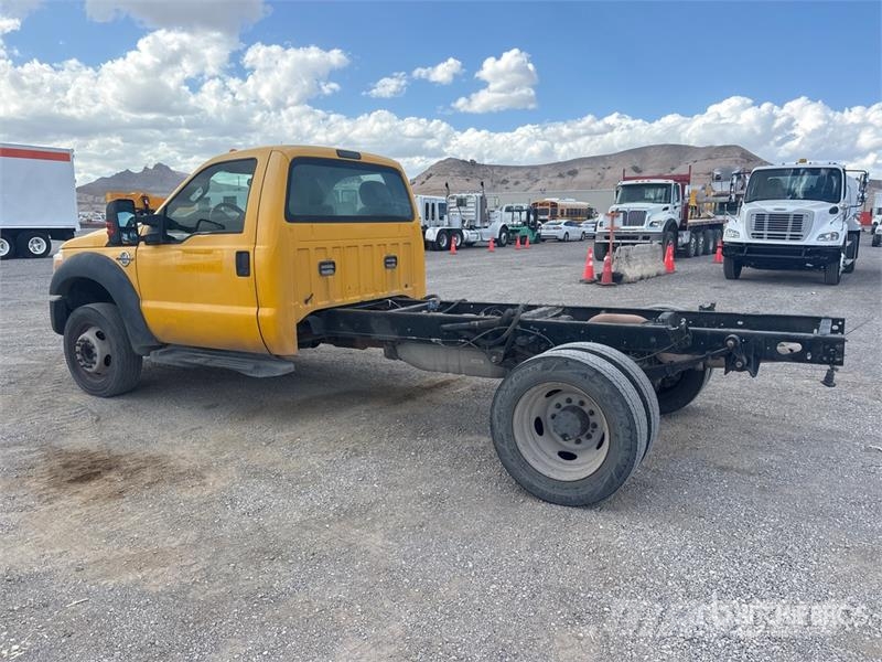 Ford F-550 XL 4x2 Cab and Chassis Cabins and interior
