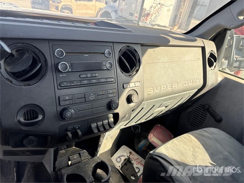 Ford F-550 XL 4x2 Cab and Chassis Кабини