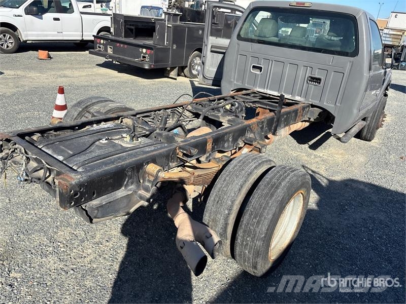 Ford F-550 XL 4x2 Cab and Chassis Кабини