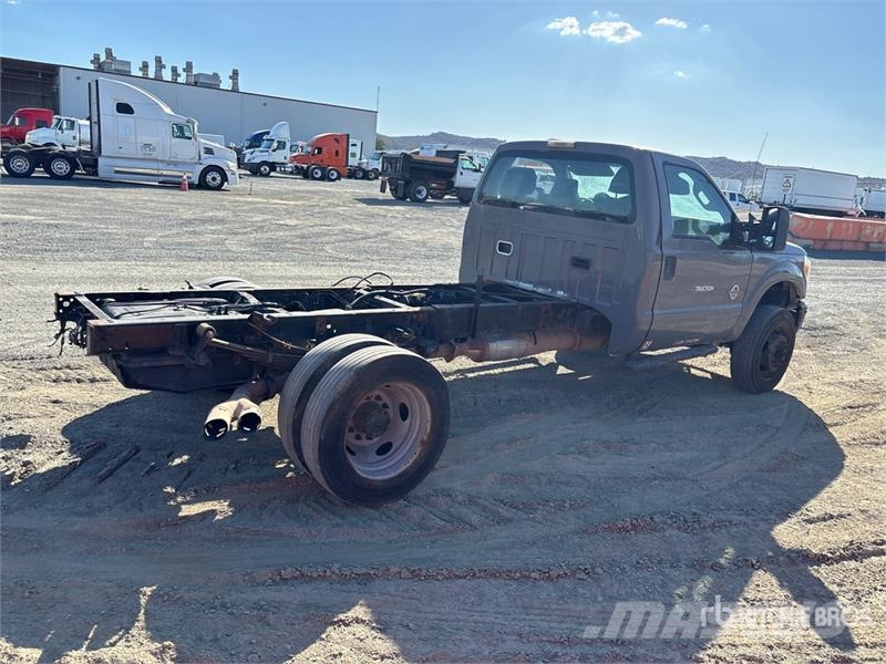 Ford F-550 XL 4x2 Cab and Chassis Кабини