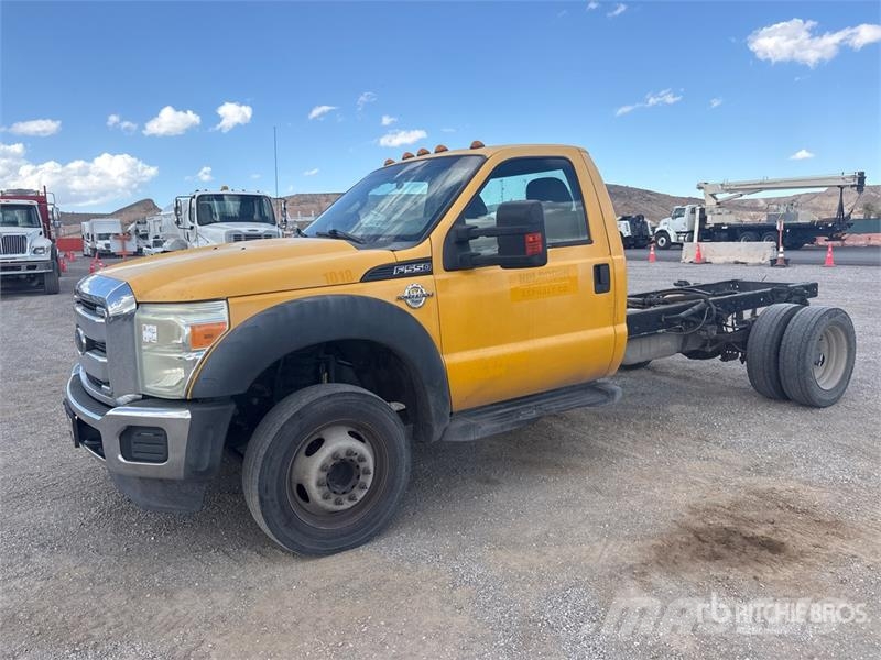 Ford F-550 XL 4x2 Cab and Chassis Cabins and interior