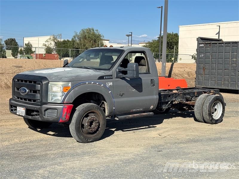 Ford F-550 XL 4x2 Cab and Chassis Кабини