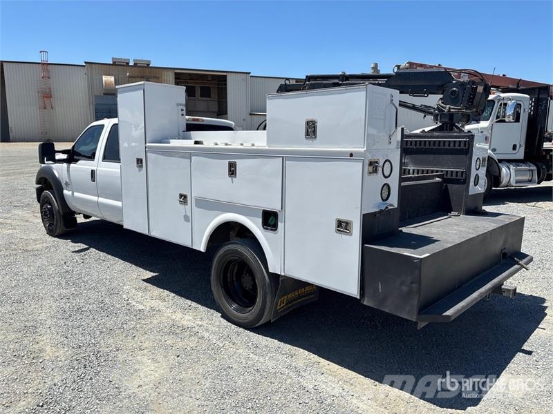 Ford F-550 XL 4x2 Crew Cab Service Truck Komunálne / Multi-úžitkové vozidlá