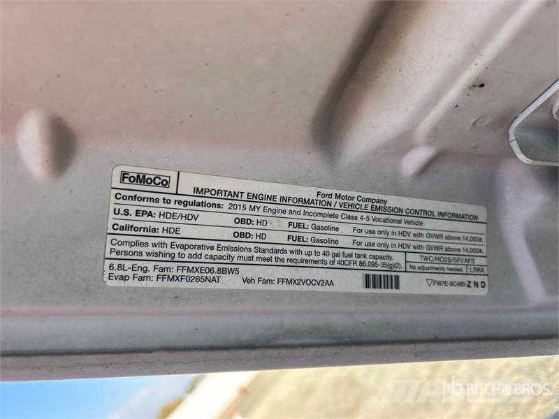 Ford F-550 XL 4x2 Crew Cab Flatbed Truck Camiones de cama baja