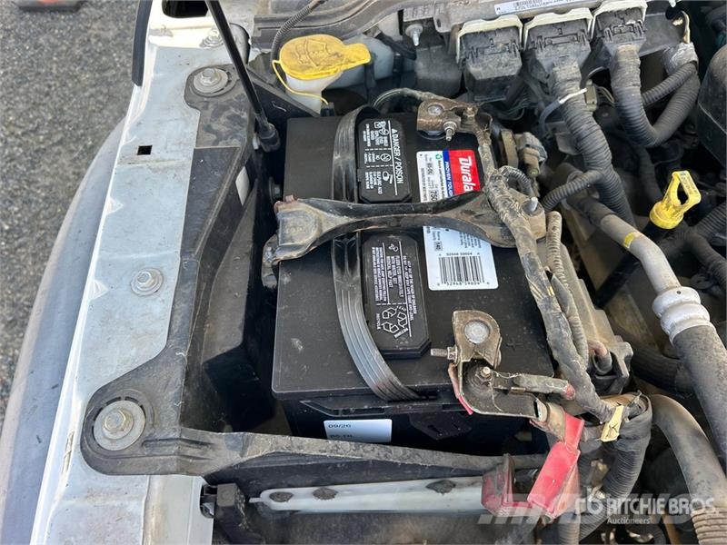 Ford F-550 XL 4x2 Crew Cab Flatbed Truck Camiones de cama baja
