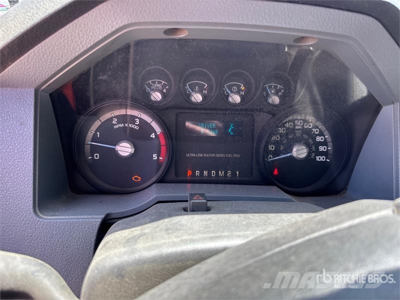 Ford F-550 XL 4x2 Crew Cab Service Truck Komunálne / Multi-úžitkové vozidlá