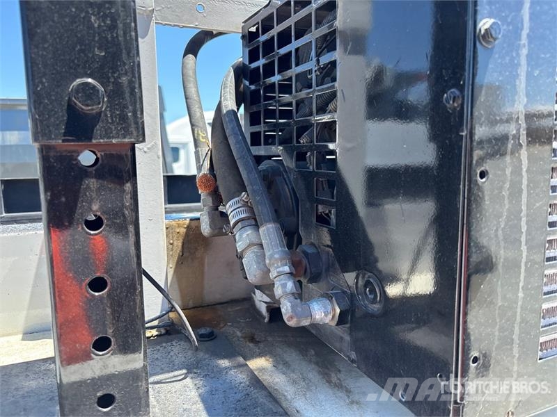 Ford F-550 XL 4x2 Crew Cab Service Truck Komunálne / Multi-úžitkové vozidlá