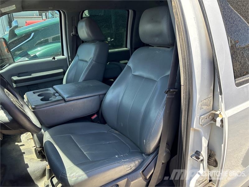 Ford F-550 XL 4x2 Crew Cab Service Truck Komunálne / Multi-úžitkové vozidlá