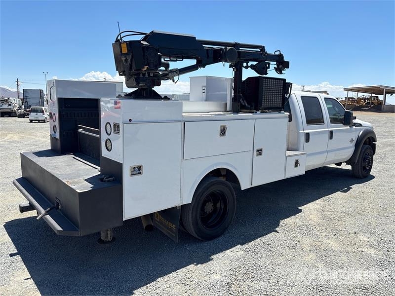 Ford F-550 XL 4x2 Crew Cab Service Truck Komunálne / Multi-úžitkové vozidlá