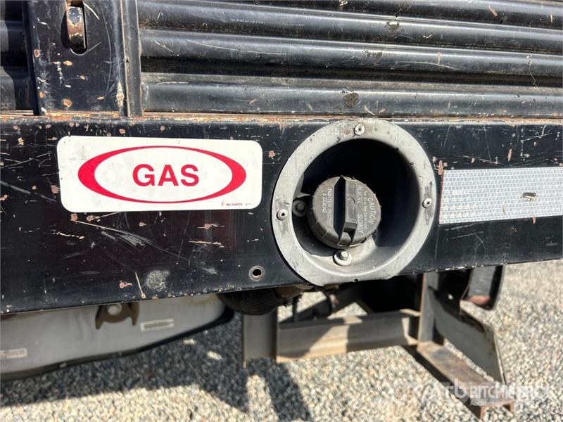 Ford F-550 XL 4x2 Crew Cab Flatbed Truck Camiones de cama baja