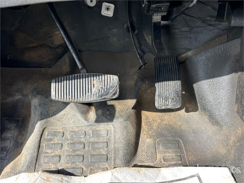 Ford F-550 XL 4x2 Crew Cab Flatbed Truck Camiones de cama baja