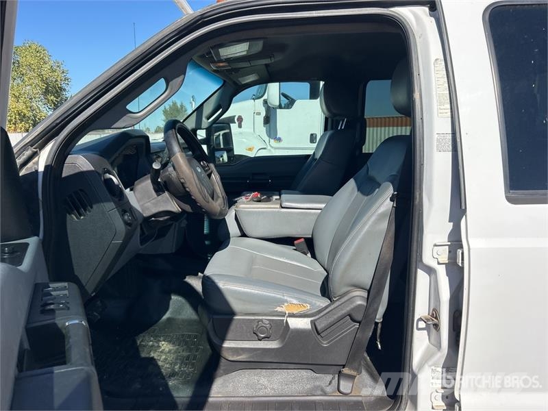 Ford F-550 XL 4x2 Crew Cab Utility Truck Pickup/Pritschenwagen