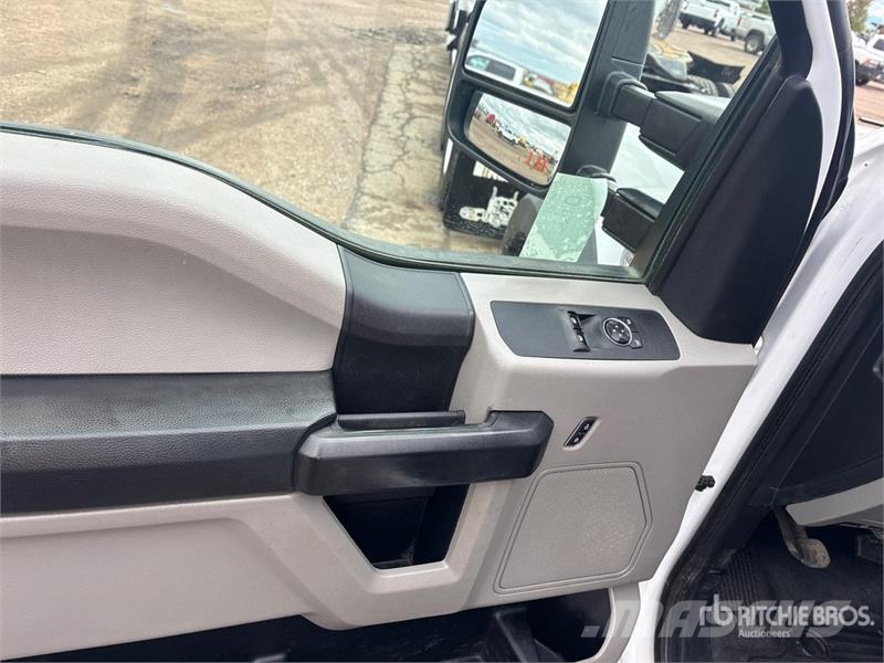 Ford F-550 XL 4x2 Flatbed Truck Kamioni sa otvorenim sandukom