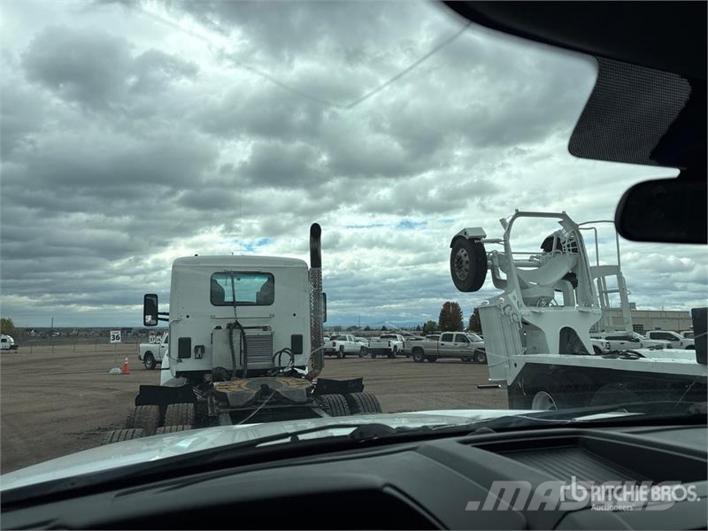 Ford F-550 XL 4x2 Flatbed Truck Kamioni sa otvorenim sandukom