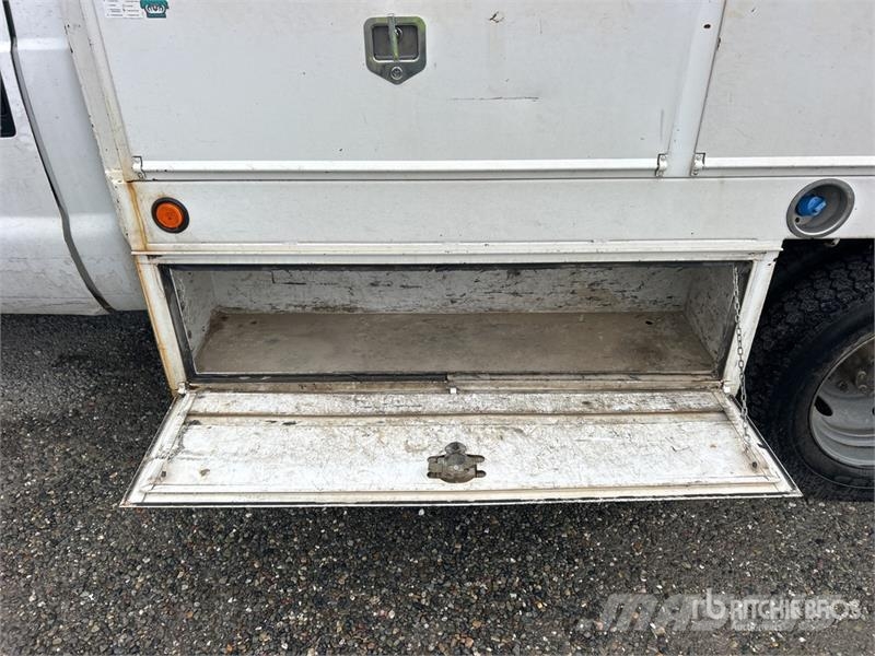 Ford F-550 XL 4x2 Flatbed Truck Flatbed kamyonlar
