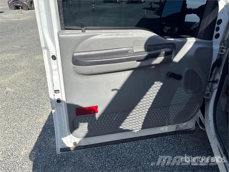 Ford F-550 XL 4x2 Flatbed Truck Camiões estrado/caixa aberta