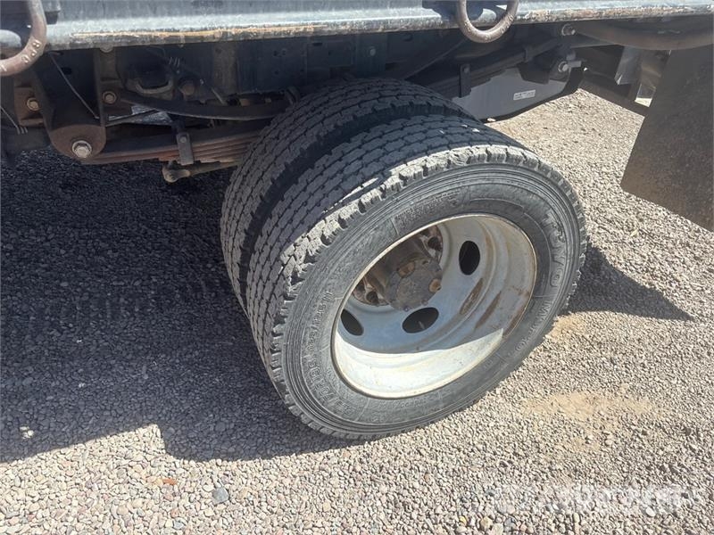 Ford F-550 XL 4x2 Flatbed Truck Tovornjaki s kesonom/platojem