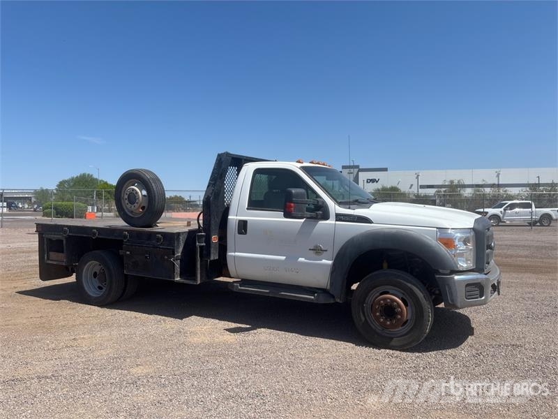 Ford F-550 XL 4x2 Flatbed Truck Tovornjaki s kesonom/platojem
