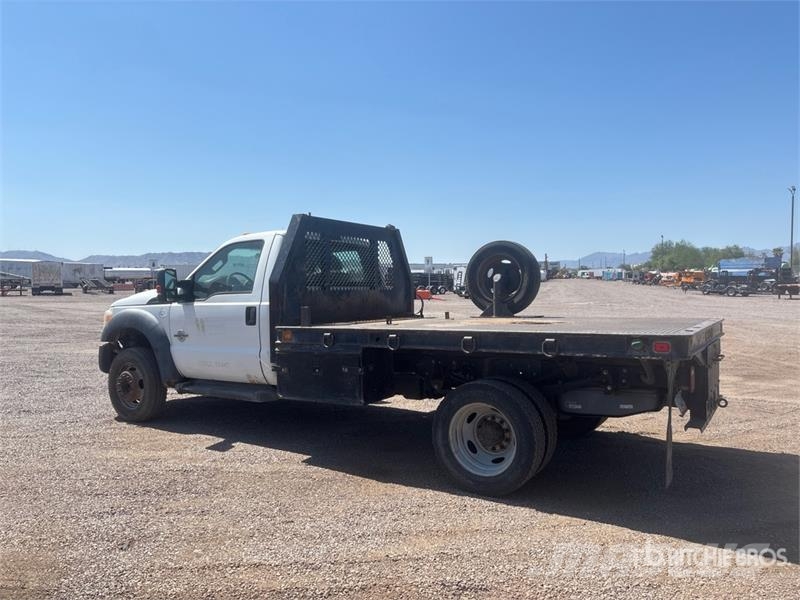 Ford F-550 XL 4x2 Flatbed Truck Tovornjaki s kesonom/platojem