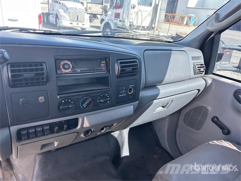 Ford F-550 XL 4x2 Flatbed Truck Camiões estrado/caixa aberta