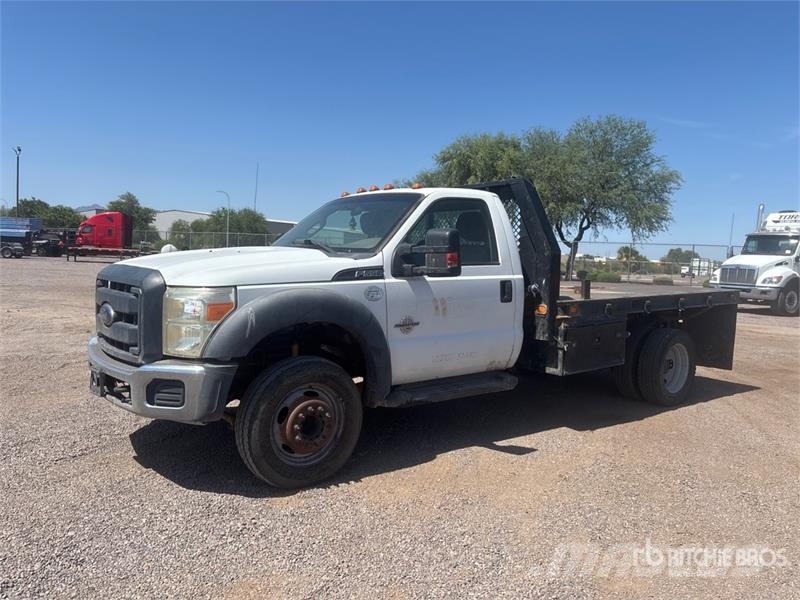 Ford F-550 XL 4x2 Flatbed Truck Tovornjaki s kesonom/platojem