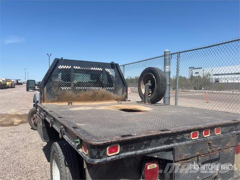 Ford F-550 XL 4x2 Flatbed Truck Tovornjaki s kesonom/platojem