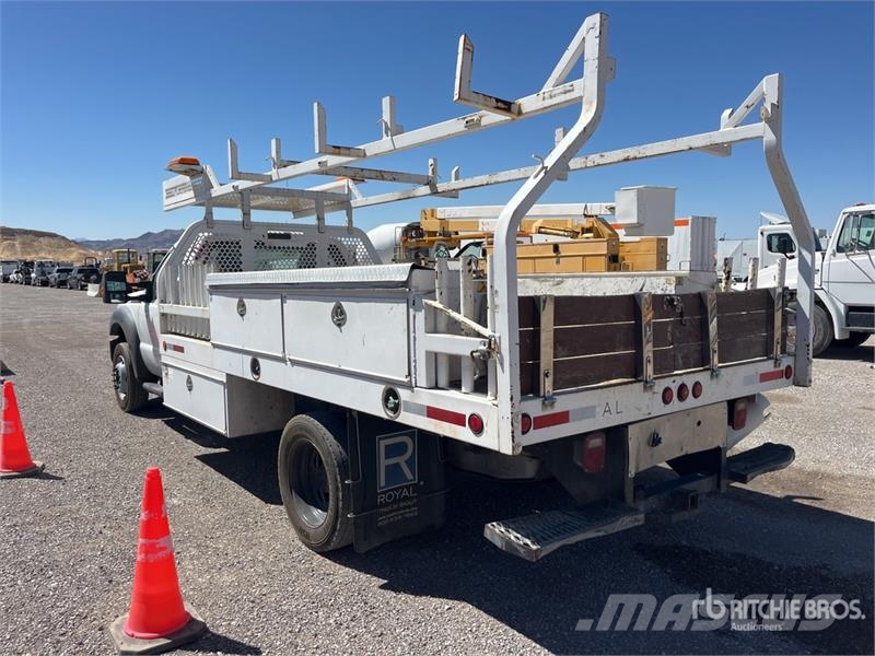 Ford F-550 XL 4x2 Flatbed Truck Camiones plataforma