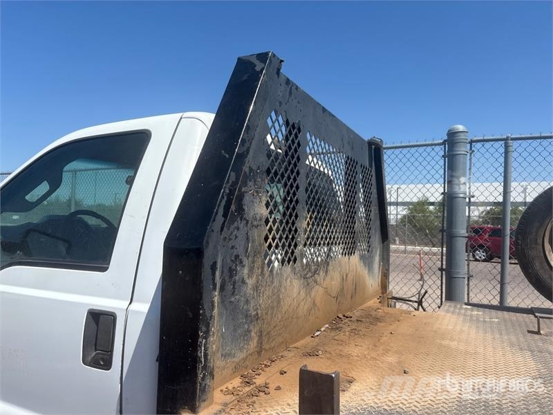 Ford F-550 XL 4x2 Flatbed Truck Tovornjaki s kesonom/platojem