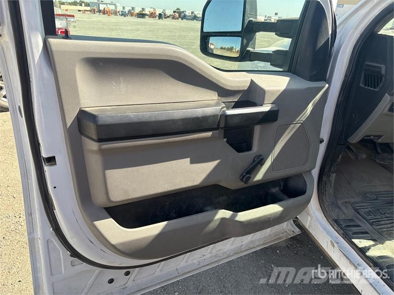 Ford F-550 XL 4x2 Flatbed Truck Pritschenwagen/Pritschenwagen mit Seitenklappe