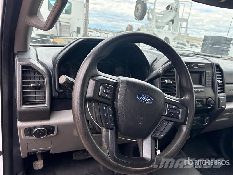 Ford F-550 XL 4x2 Flatbed Truck Kamioni sa otvorenim sandukom