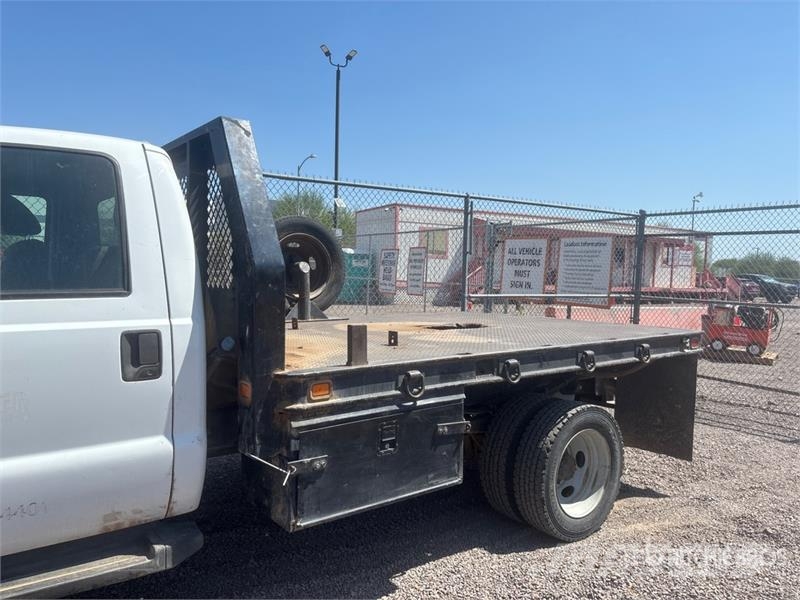 Ford F-550 XL 4x2 Flatbed Truck Tovornjaki s kesonom/platojem