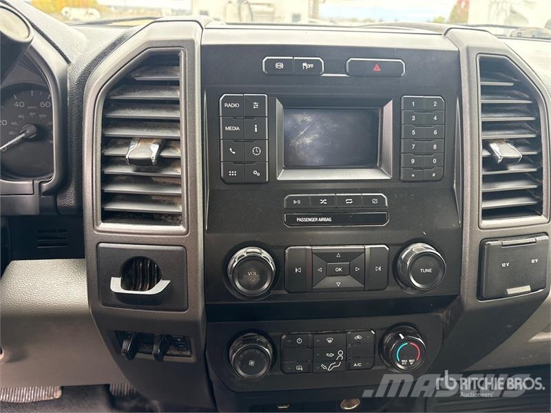 Ford F-550 XL 4x2 Flatbed Truck Kamioni sa otvorenim sandukom