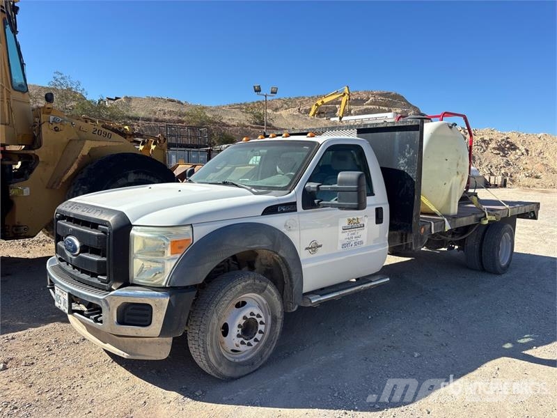 Ford F-550 XL 4x2 Flatbed Truck Planbiler