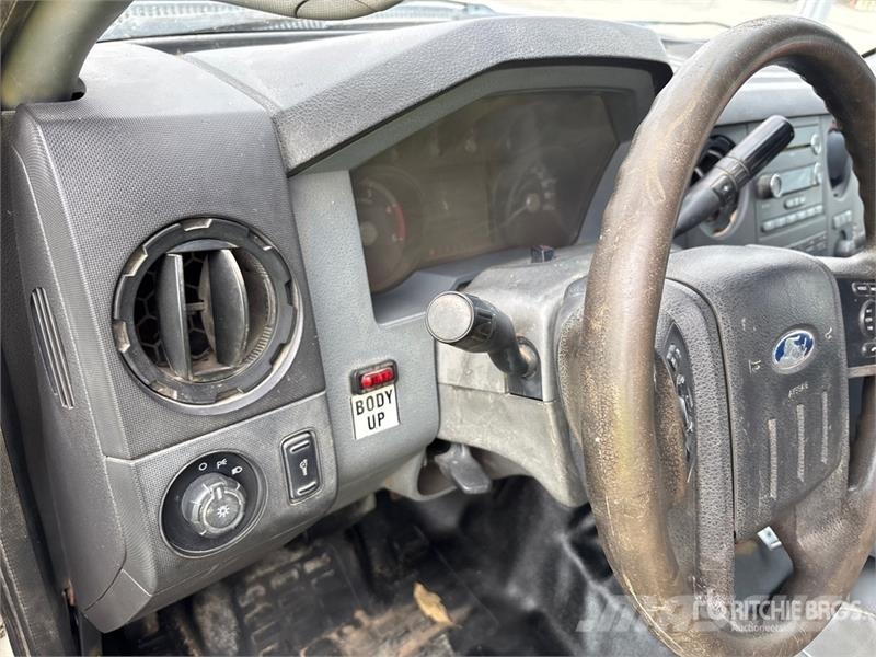 Ford F-550 XL 4x2 S/A Dump Truck Pašizgāzējs