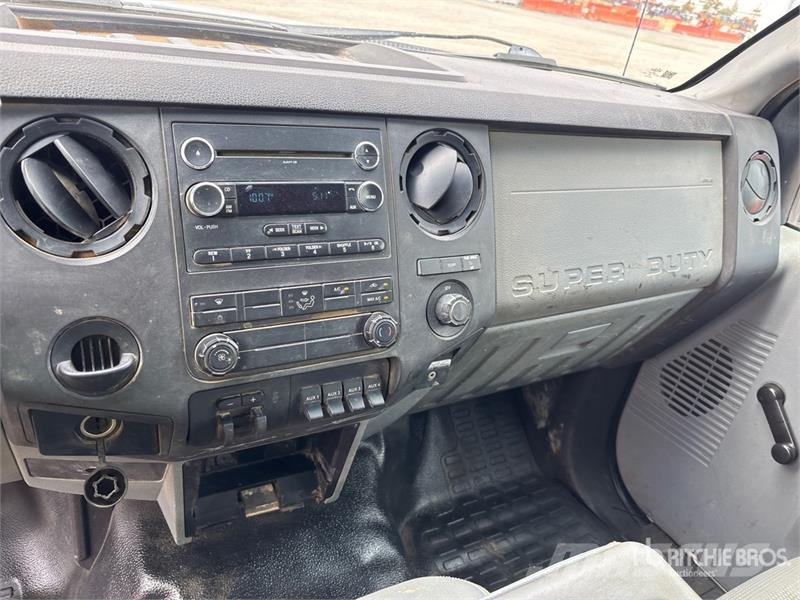 Ford F-550 XL 4x2 S/A Dump Truck Pašizgāzējs