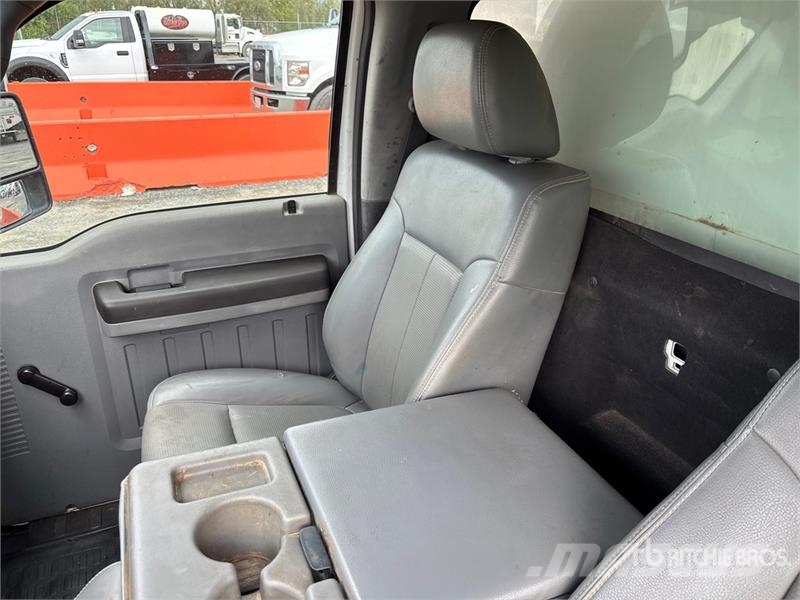 Ford F-550 XL 4x2 S/A Dump Truck Pašizgāzējs