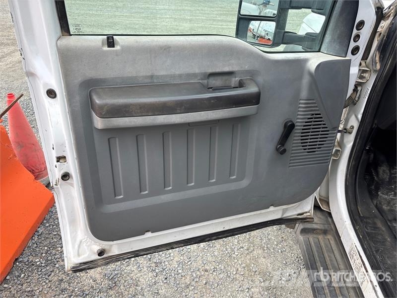 Ford F-550 XL 4x2 S/A Dump Truck Pašizgāzējs