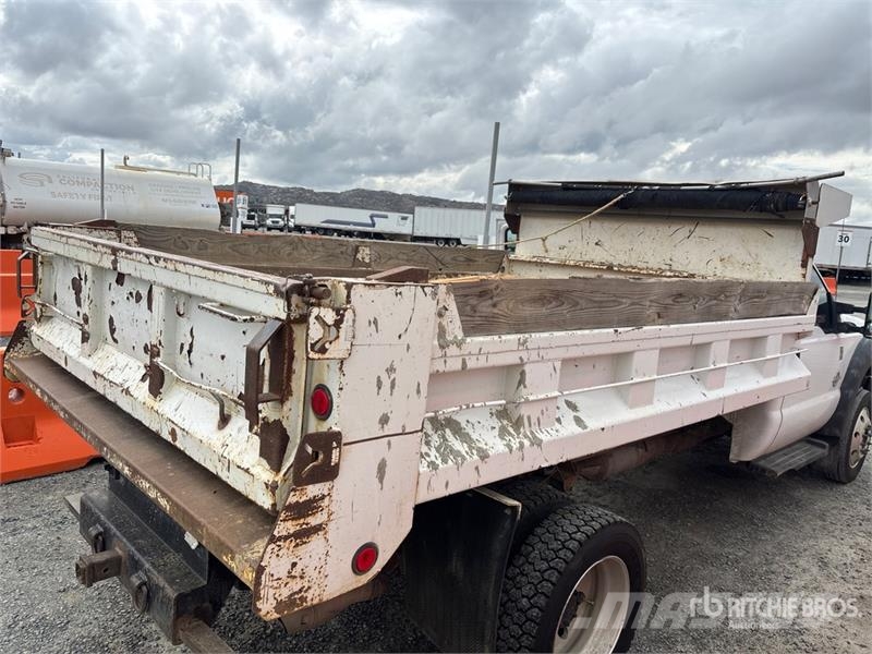Ford F-550 XL 4x2 S/A Dump Truck Pašizgāzējs