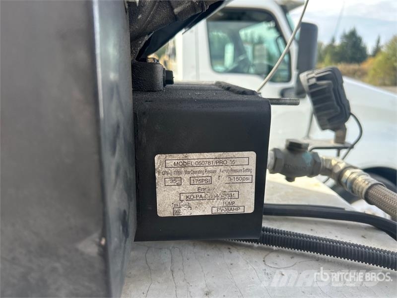 Ford F-550 XL 4x2 Service Truck Közúti karbantartó haszongépek