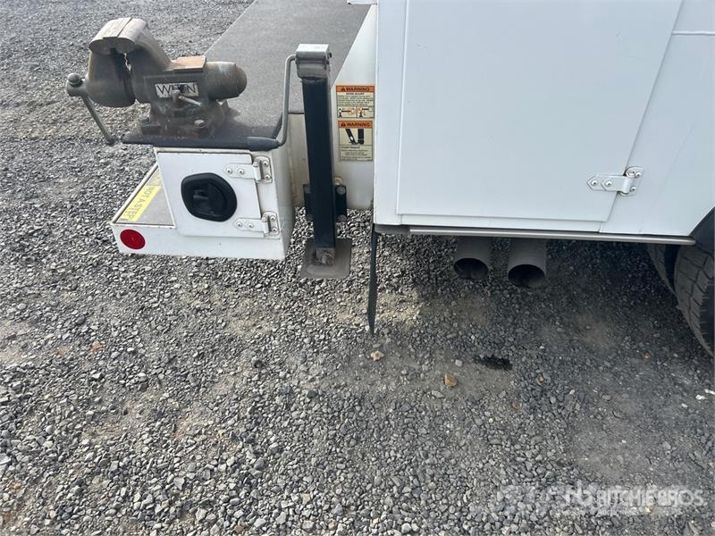 Ford F-550 XL 4x2 Service Truck Közúti karbantartó haszongépek
