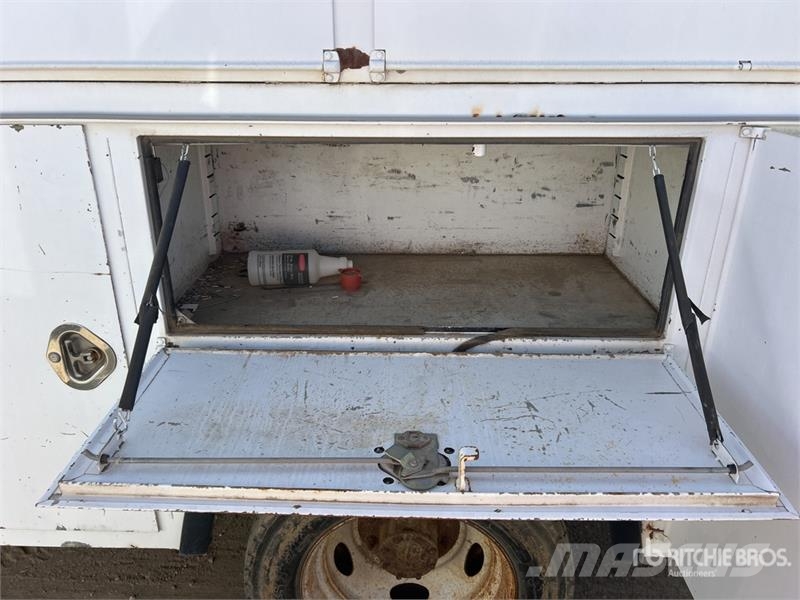 Ford F-550 XL 4x2 Service Truck Komunálne / Multi-úžitkové vozidlá