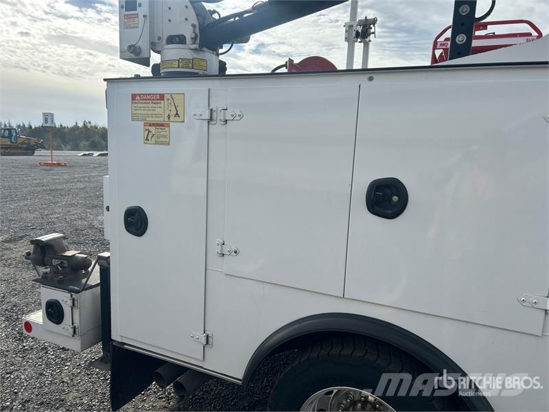 Ford F-550 XL 4x2 Service Truck Közúti karbantartó haszongépek