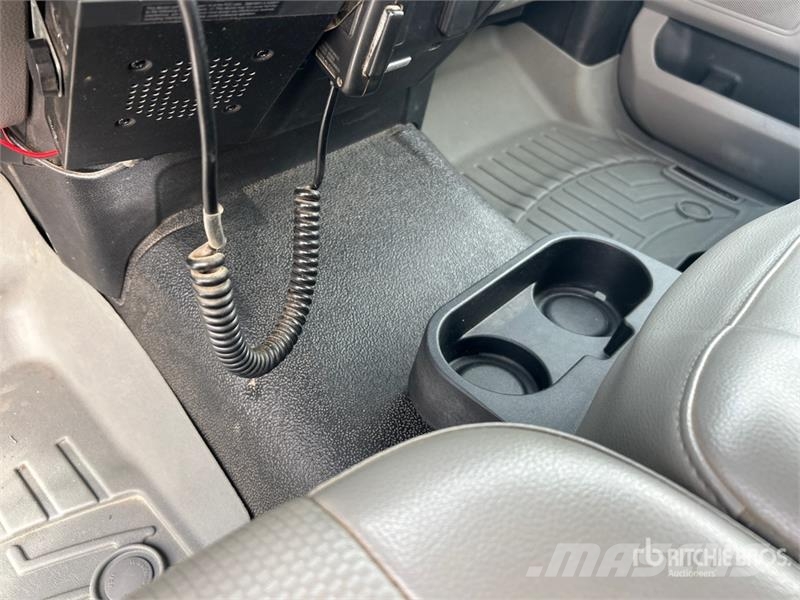 Ford F-550 XL 4x2 Service Truck Közúti karbantartó haszongépek