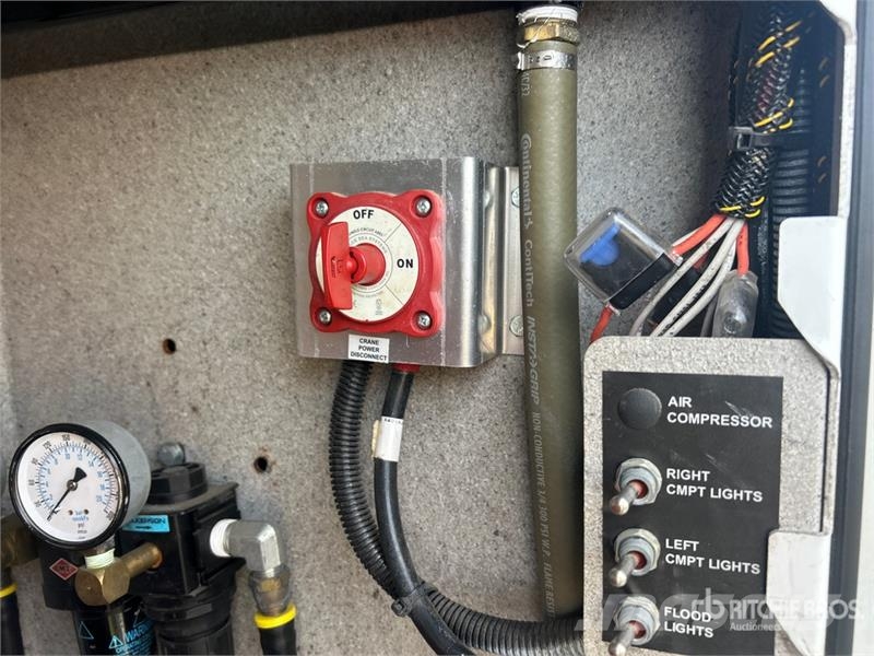 Ford F-550 XL 4x2 Service Truck Közúti karbantartó haszongépek