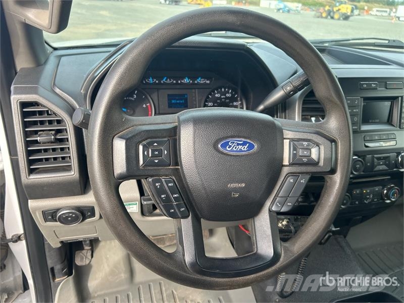 Ford F-550 XL 4x2 Service Truck Közúti karbantartó haszongépek