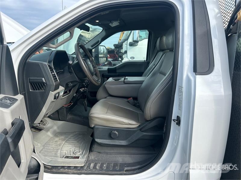 Ford F-550 XL 4x2 Service Truck Közúti karbantartó haszongépek