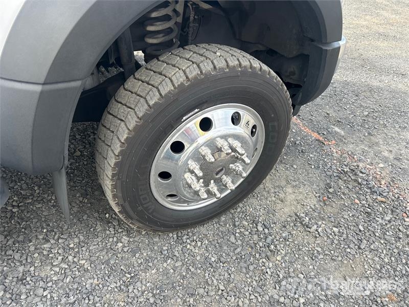 Ford F-550 XL 4x2 Service Truck Közúti karbantartó haszongépek