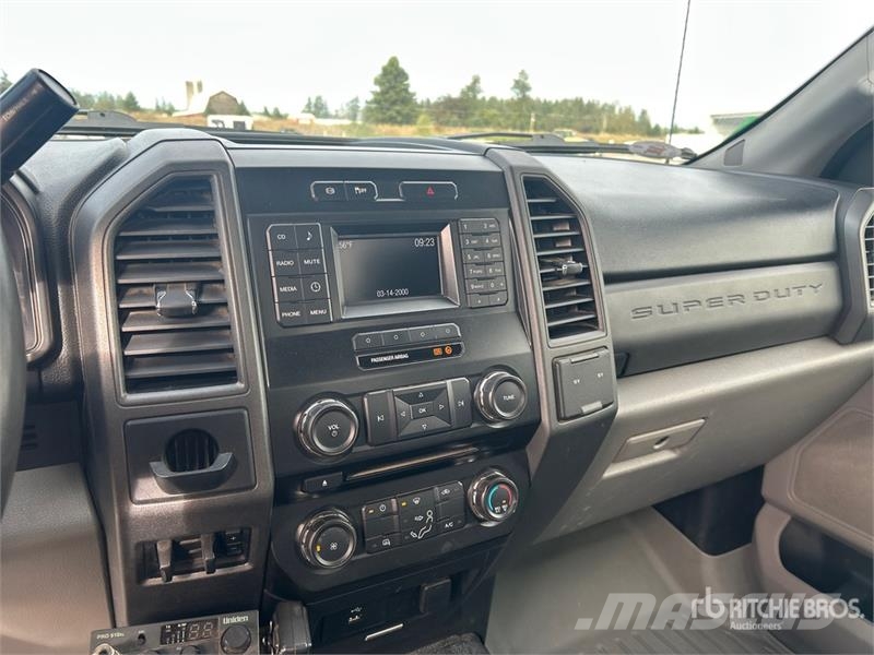 Ford F-550 XL 4x2 Service Truck Közúti karbantartó haszongépek