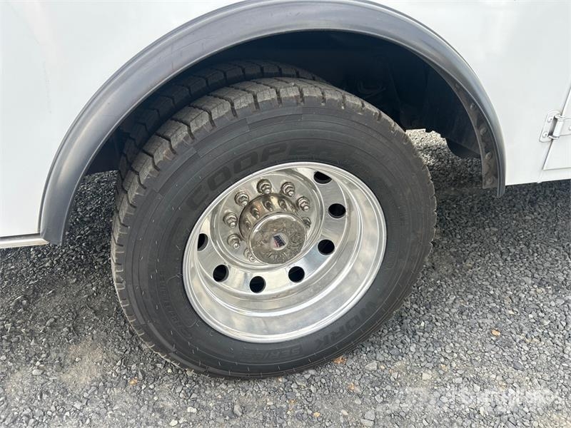 Ford F-550 XL 4x2 Service Truck Közúti karbantartó haszongépek